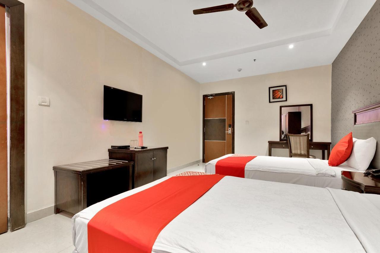 Capital O 12384 Hotel Rudra Grand Kondapur (Telangana) Exterior foto
