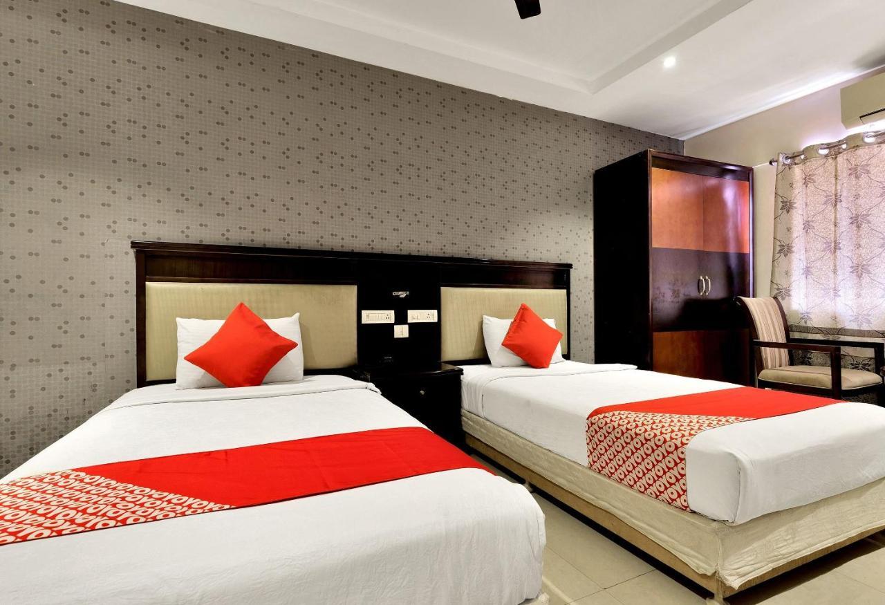 Capital O 12384 Hotel Rudra Grand Kondapur (Telangana) Exterior foto