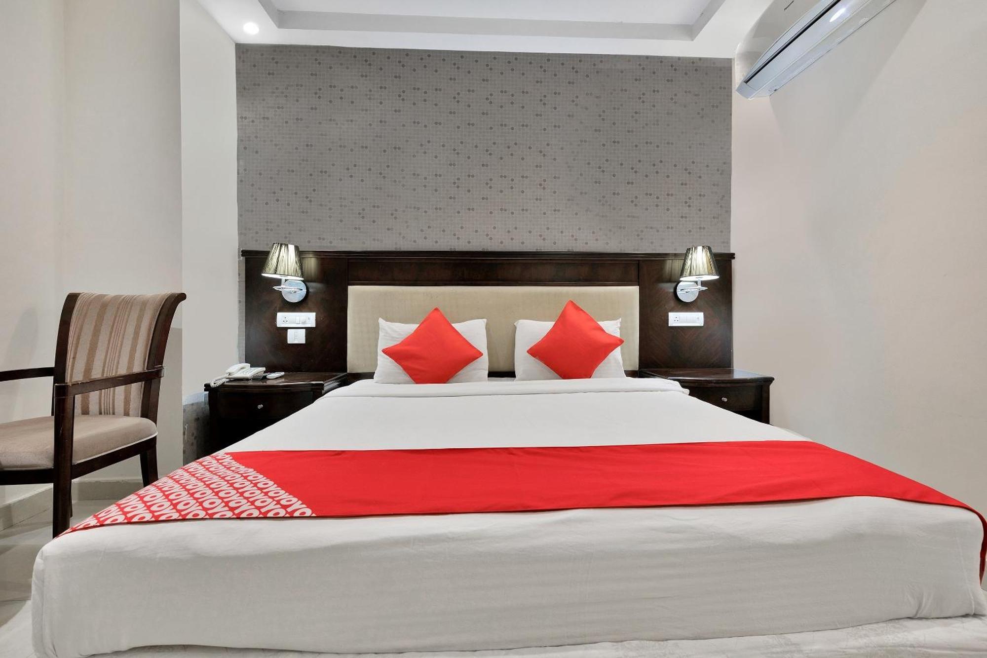 Capital O 12384 Hotel Rudra Grand Kondapur (Telangana) Exterior foto
