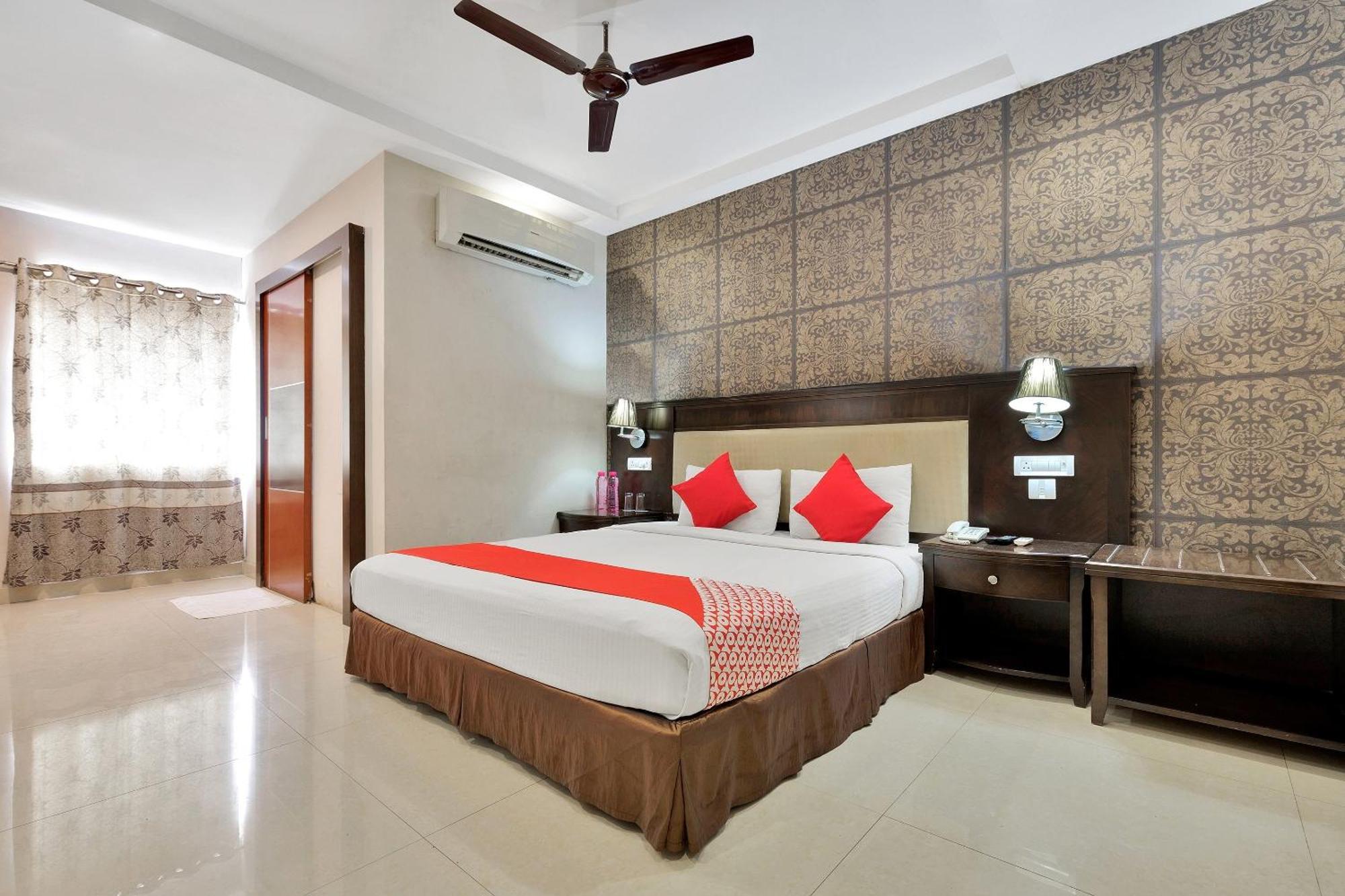 Capital O 12384 Hotel Rudra Grand Kondapur (Telangana) Exterior foto