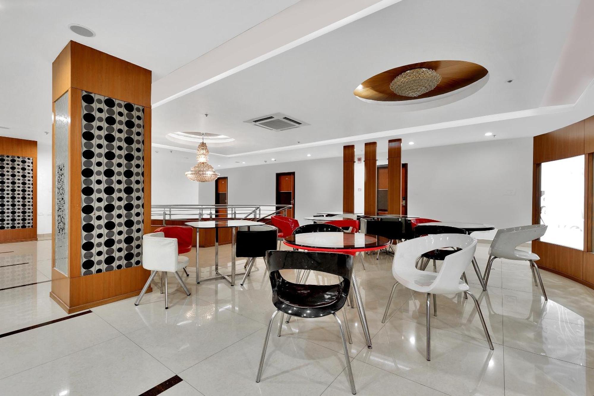 Capital O 12384 Hotel Rudra Grand Kondapur (Telangana) Exterior foto