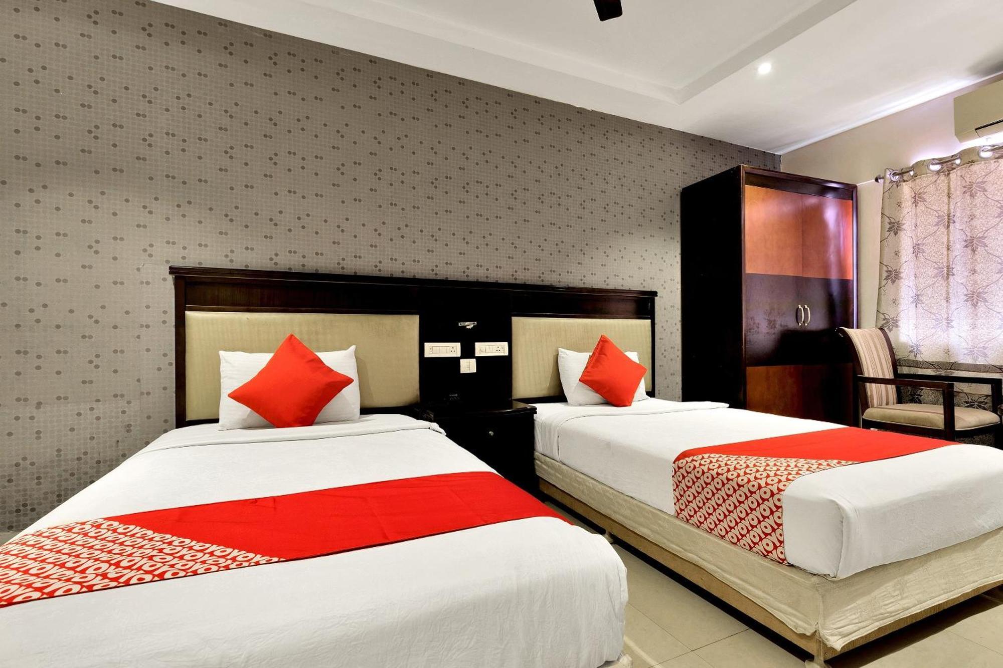 Capital O 12384 Hotel Rudra Grand Kondapur (Telangana) Exterior foto
