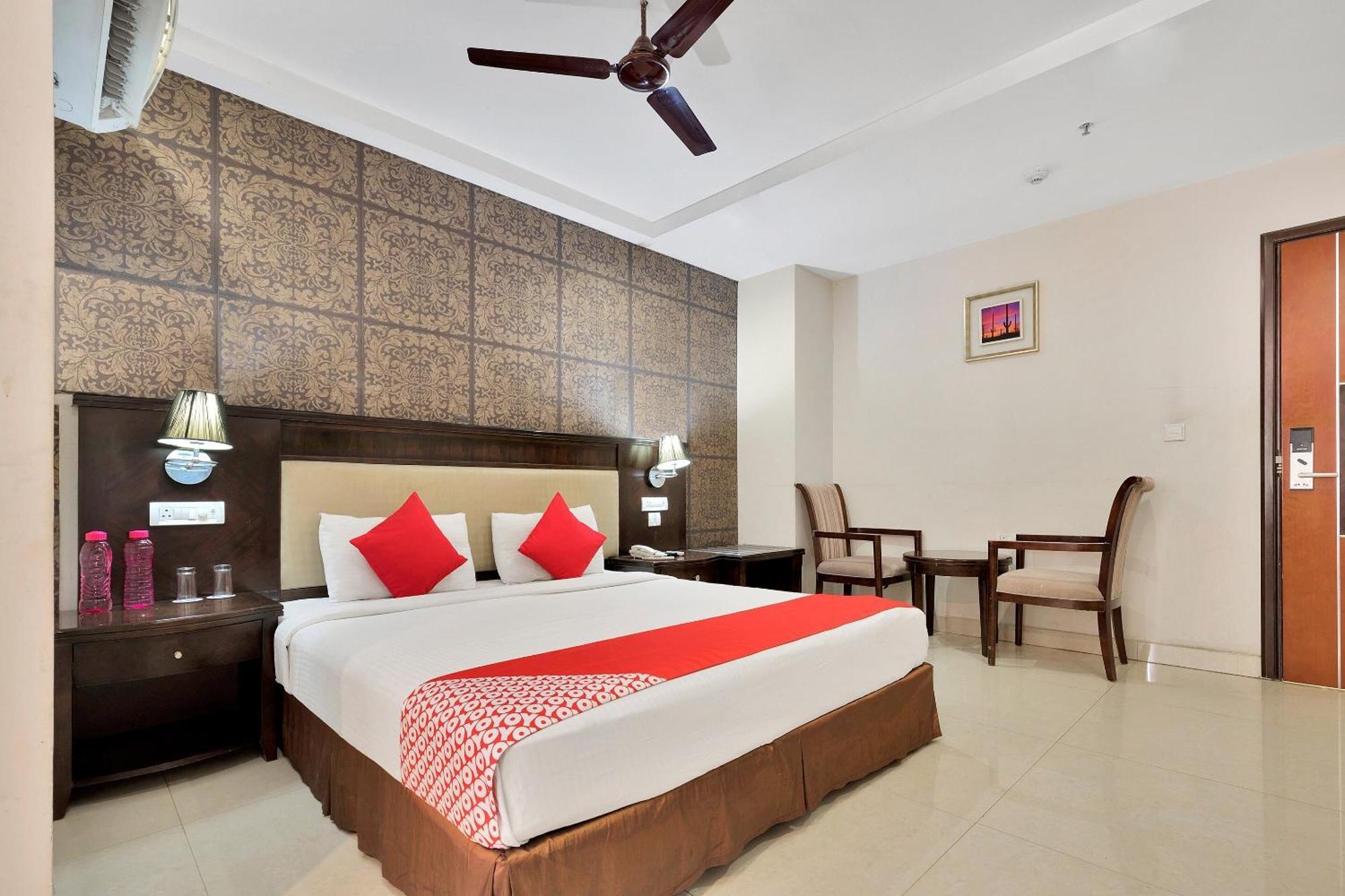 Capital O 12384 Hotel Rudra Grand Kondapur (Telangana) Exterior foto
